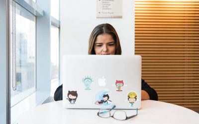 Cómo destacar como desarrolladora web en un mercado competitivo