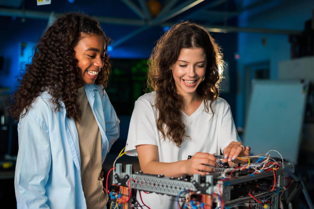 Mujeres STEM: cómo impulsar su presencia en ciencia y tecnología